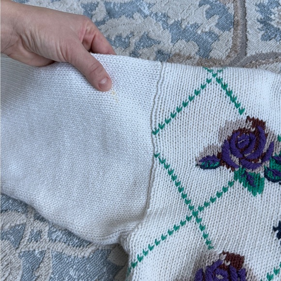 Knitted sweater with floral and diamonds pattern by Coleen’s Collectables sz L - Picture 9 of 9